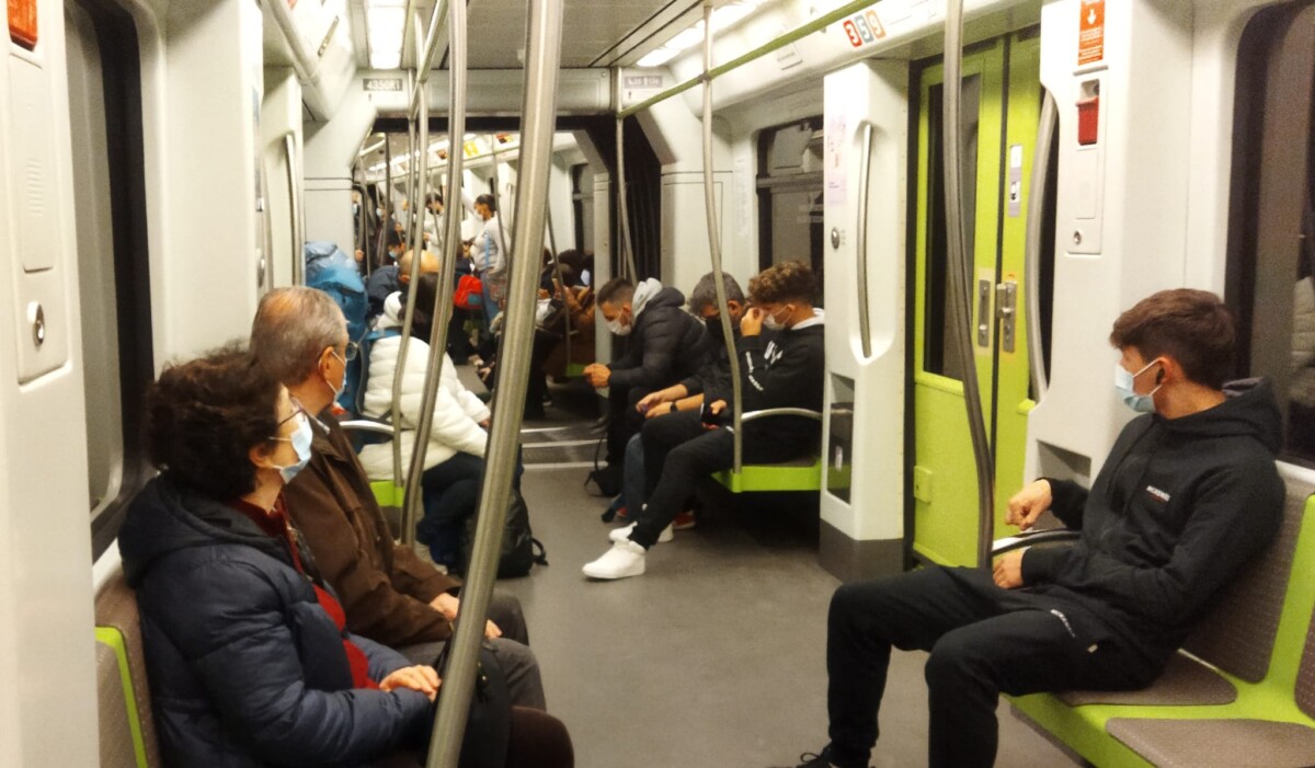 Metrovalencia viajeros interior metro